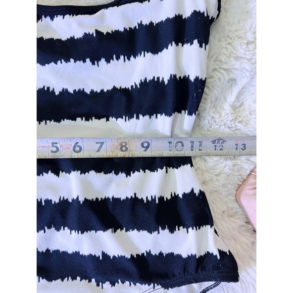 Moving Sale! EUC Michael Kors Zebra Striped Swimwear Size 4 (tag wrong) - Picture 10 of 12